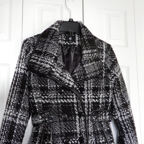 IZ BYER Black and White Tweed Plaid Belted Coat in size S - Picture 2 of 9